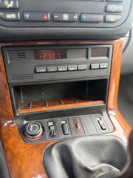 BMW 320i 16 of 16
