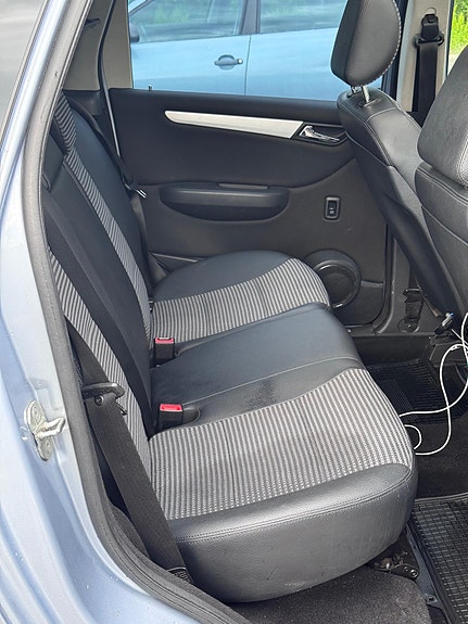 Mercedes-Benz B180 9 of 16