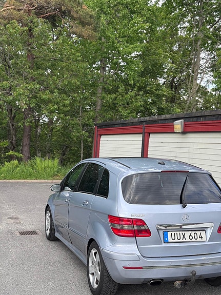 Mercedes-Benz B180 8 of 16