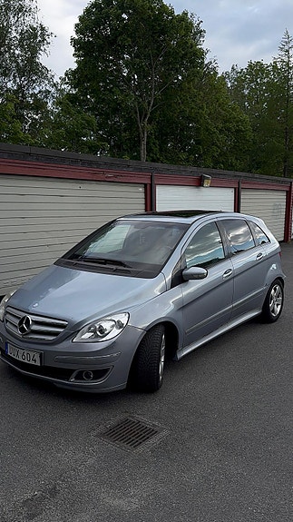 Mercedes-Benz B180 13 of 16