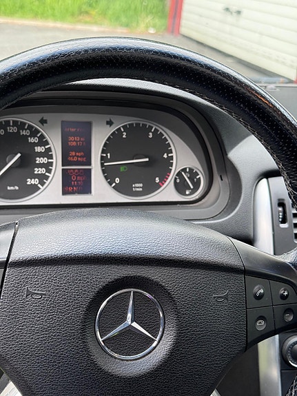 Mercedes-Benz B180 10 of 16