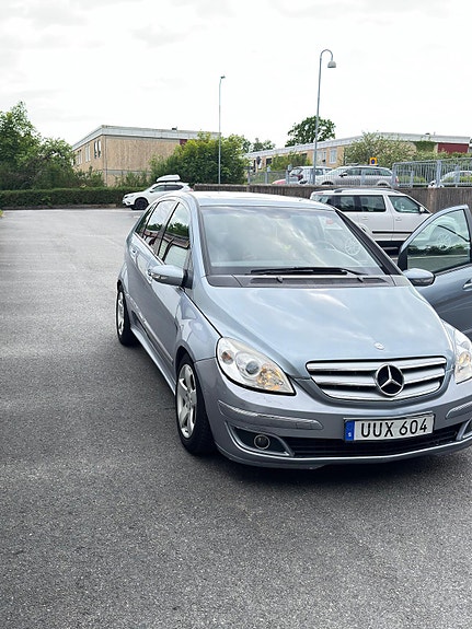 Mercedes-Benz B180 12 of 16
