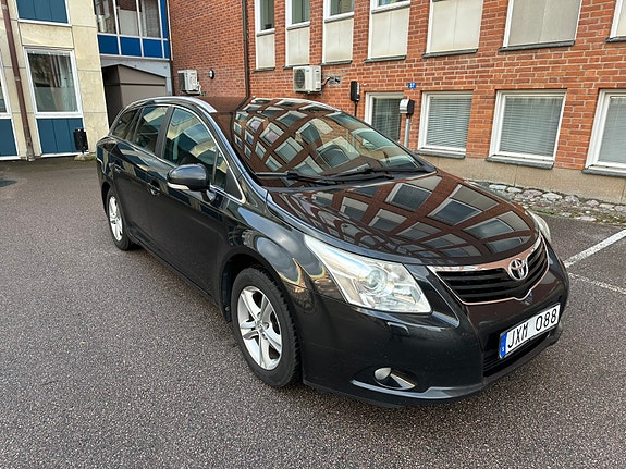 Toyota Avensis 3 of 5