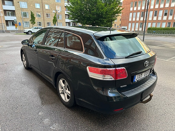 Toyota Avensis 5 of 5
