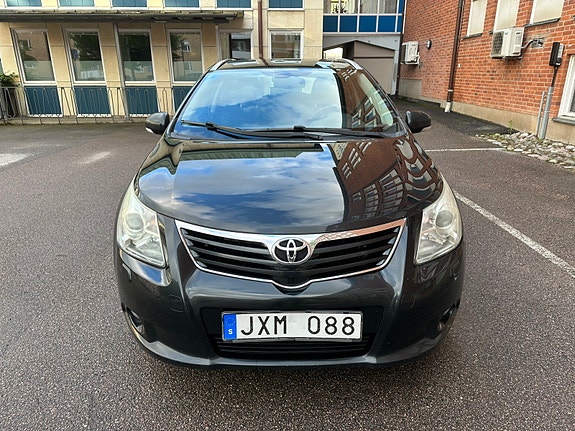 Toyota Avensis 4 of 5