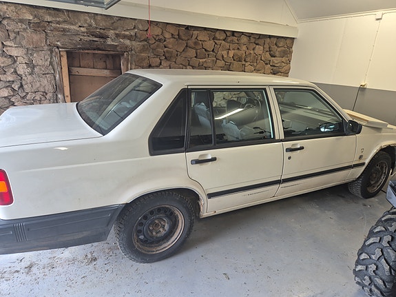Volvo 940 3 of 4