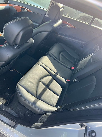 Mercedes-Benz E220 3 of 3
