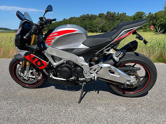 Aprilia Tuono V4 1100 RR 2 of 5