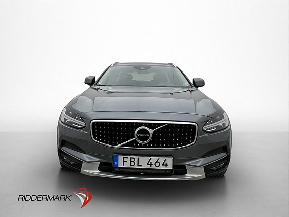 Volvo V90 Cross Country 2 of 5