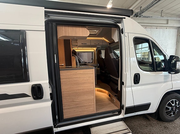 Weinsberg Carabus 540 MQ Tvärbädd, endast 5.4M lång, rullat endast 1400 mil!! 2 of 5
