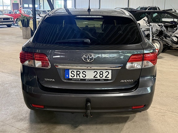 Toyota Avensis 4 of 5
