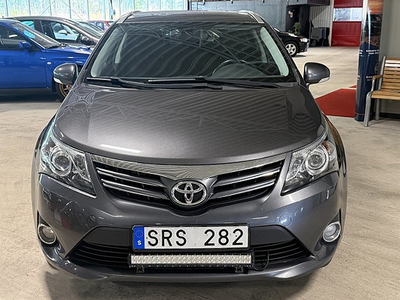 Toyota Avensis 2 of 5