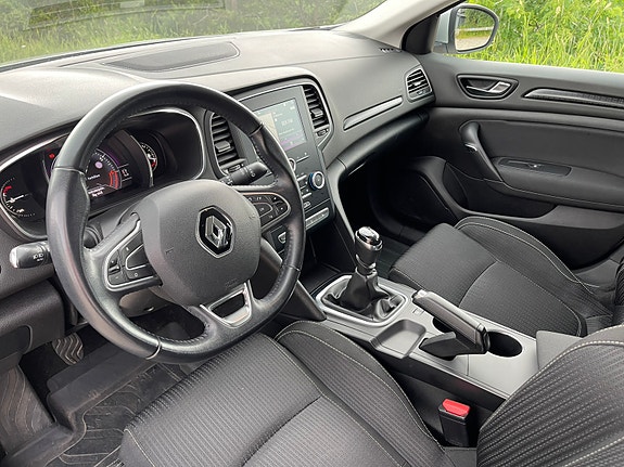 Renault Megane IV 4 of 5