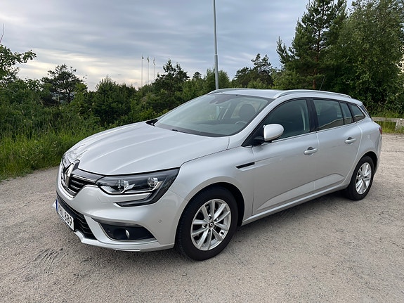 Renault Megane IV 2 of 5