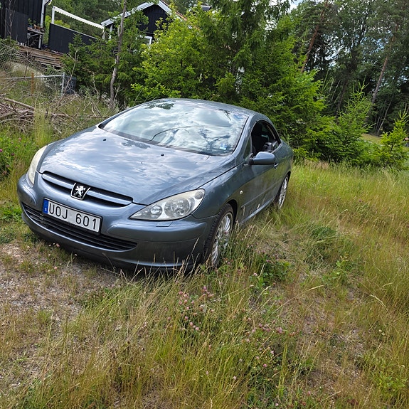 Peugeot 307 CC 2 of 4