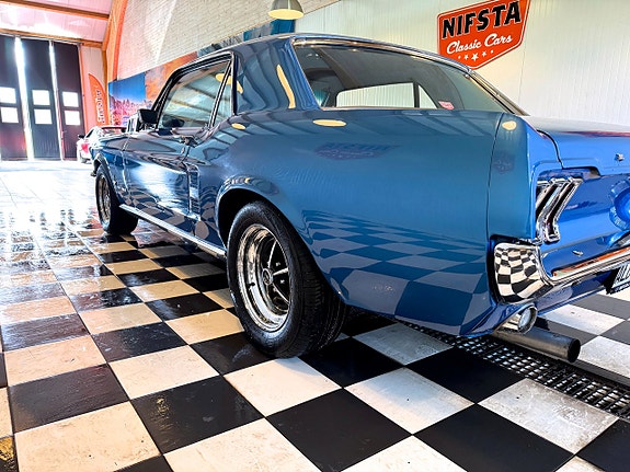 Ford Mustang 14 of 22