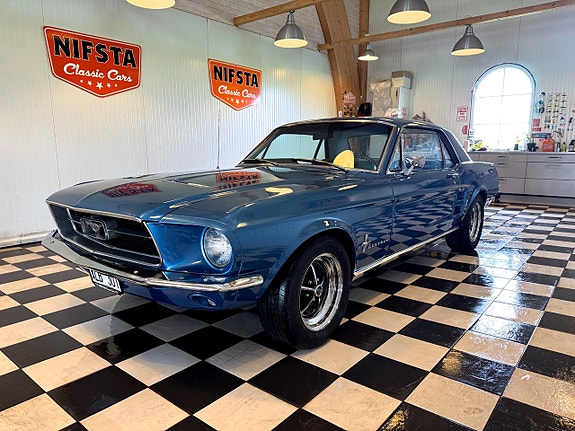Ford Mustang 2 of 5