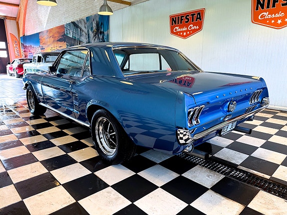 Ford Mustang 13 of 22