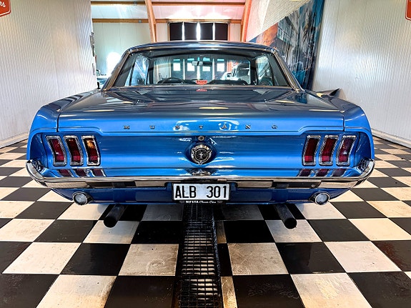 Ford Mustang 12 of 22