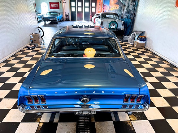 Ford Mustang 11 of 22