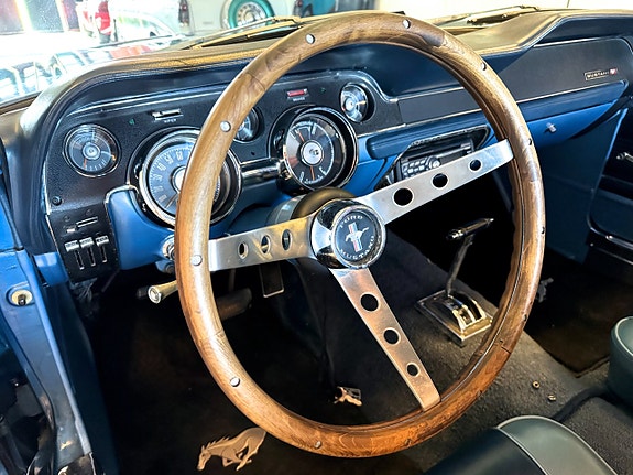 Ford Mustang 19 of 22