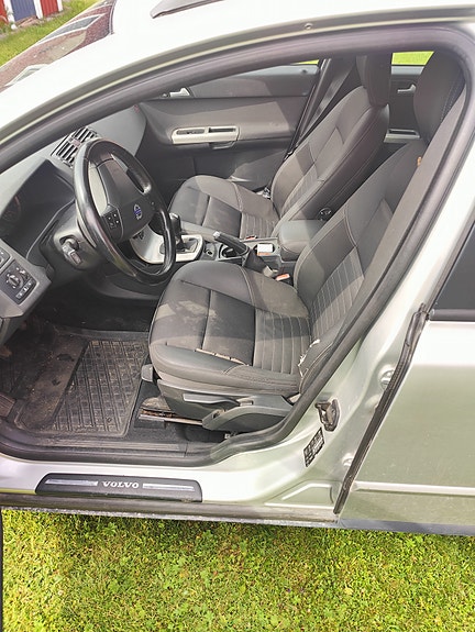 Volvo V50 3 of 5