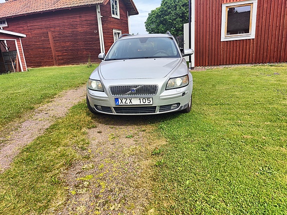 Volvo V50 2 of 5
