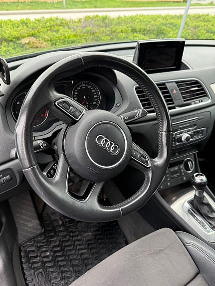 Audi Q3 3 of 5