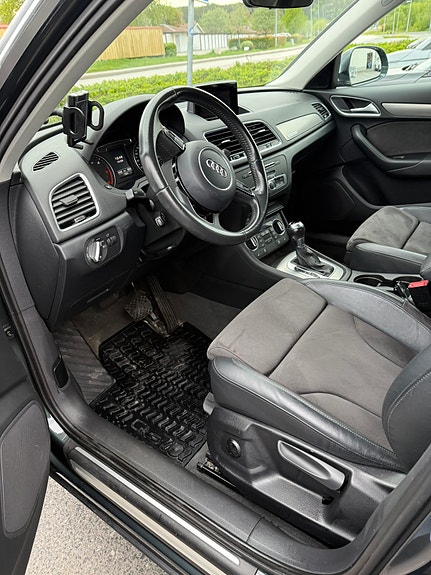 Audi Q3 2 of 5