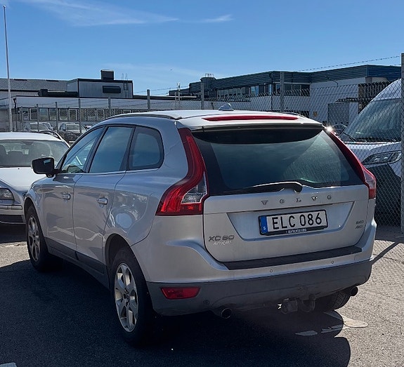 Volvo XC60 2 of 2