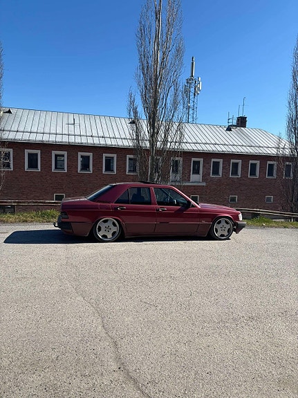 Mercedes-Benz 190 3 of 5