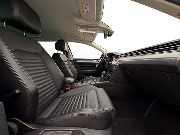 Volkswagen Passat 24 of 30