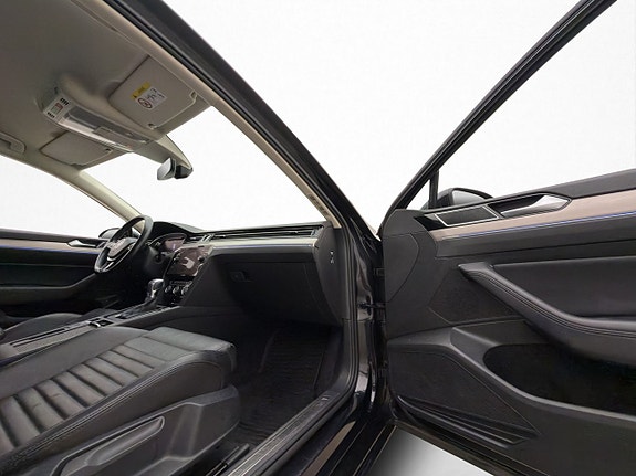 Volkswagen Passat 25 of 30