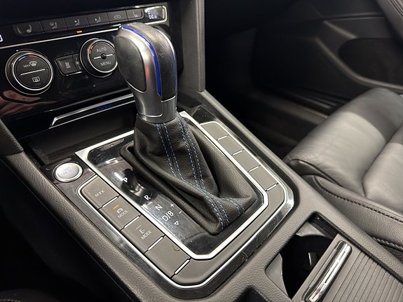Volkswagen Passat 22 of 30