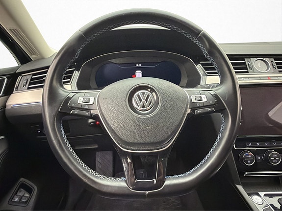 Volkswagen Passat 12 of 30