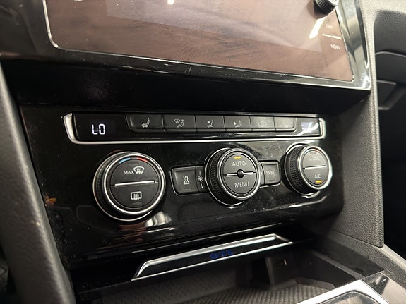 Volkswagen Passat 21 of 30