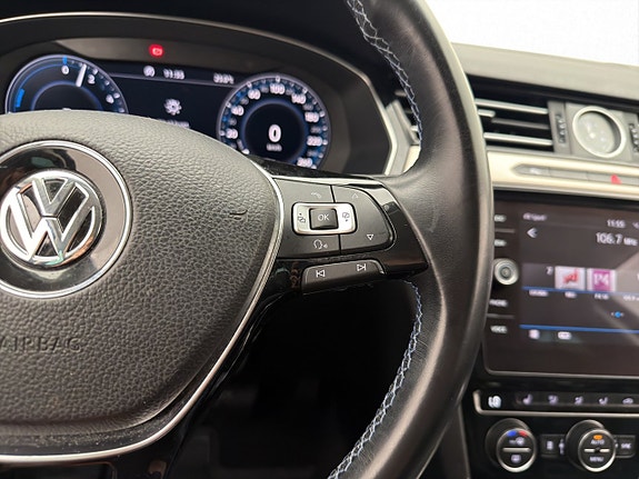 Volkswagen Passat 15 of 30
