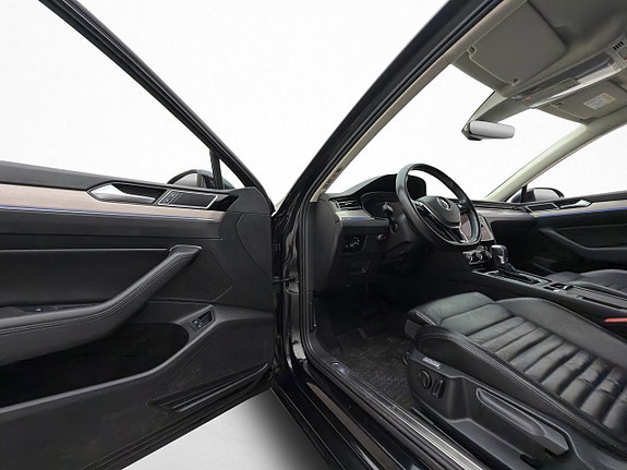 Volkswagen Passat 9 of 30