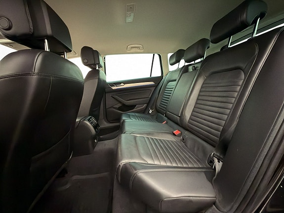 Volkswagen Passat 26 of 30