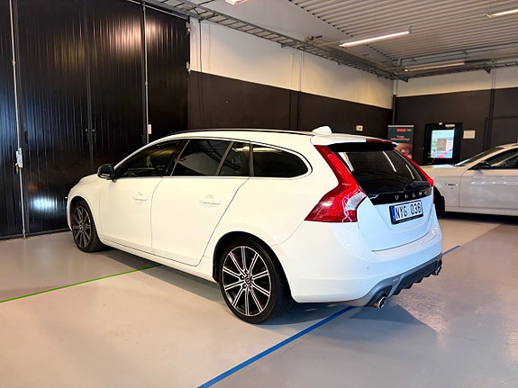 Volvo V60 3 of 5