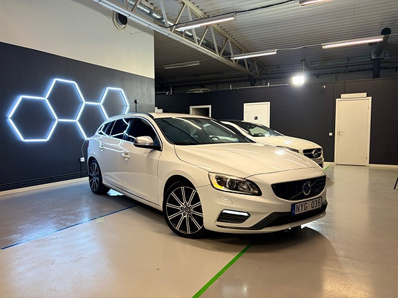 Volvo V60 2 of 5