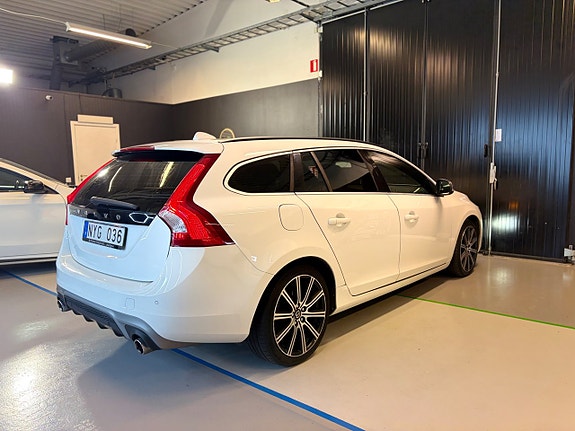 Volvo V60 4 of 5