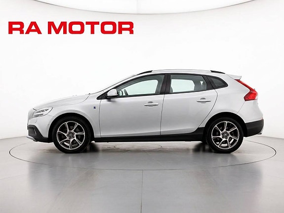 Volvo V40 Cross Country 2 of 5