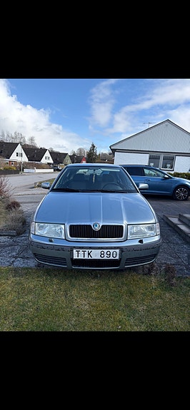 Skoda Octavia 2 of 4