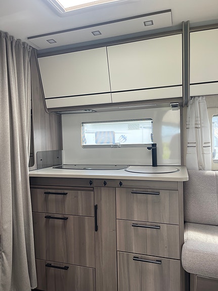KABE Estate 470 XL KS 2 of 5