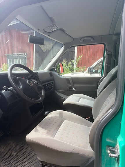 Volkswagen Caravelle 3 of 4