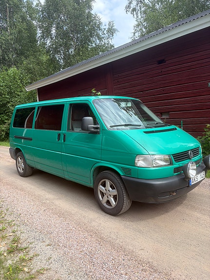 Volkswagen Caravelle 2 of 4