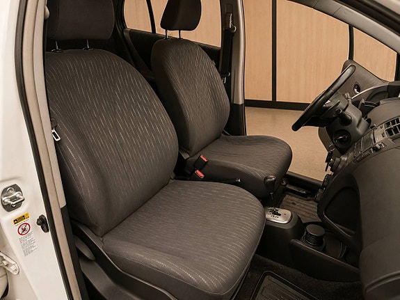 Toyota Yaris 8 of 11
