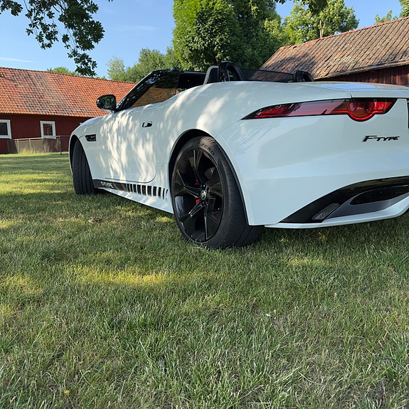 Jaguar F-TYPE 3 of 8