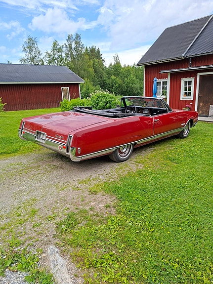 Oldsmobile Ninety Eight 4 of 5